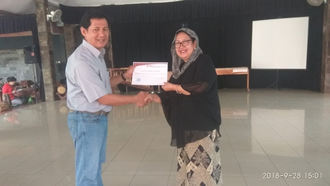 YKDKsj Berikan Bantuan Sarana Kesenian untuk Sanggar Seni Puspo Budoyo Ciputat